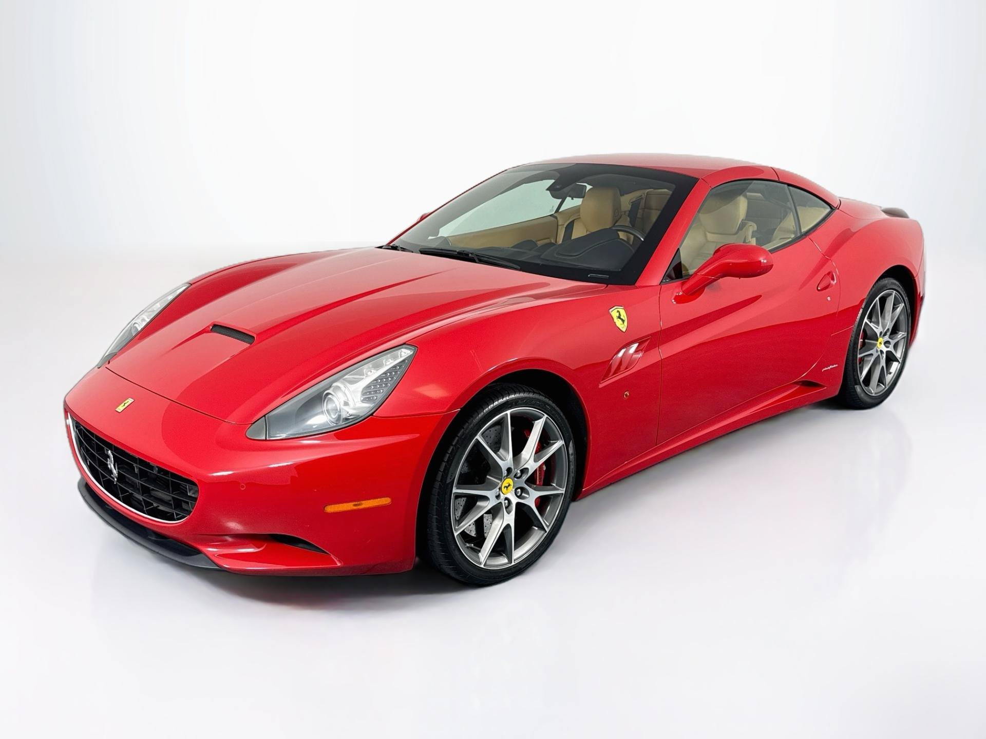 Used 2010 Ferrari California RWD image 40