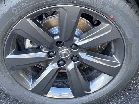 New 2025 Honda Pilot Sport image 7