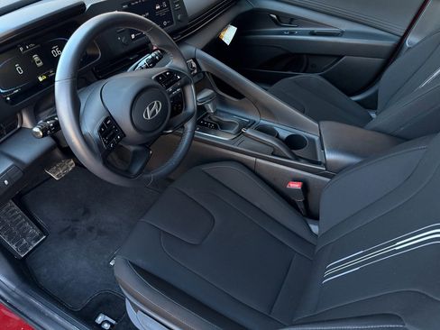 Used 2025 Hyundai Elantra Blue image 13