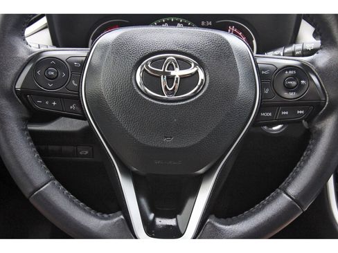 Used 2023 Toyota RAV4 XLE Premium image 17