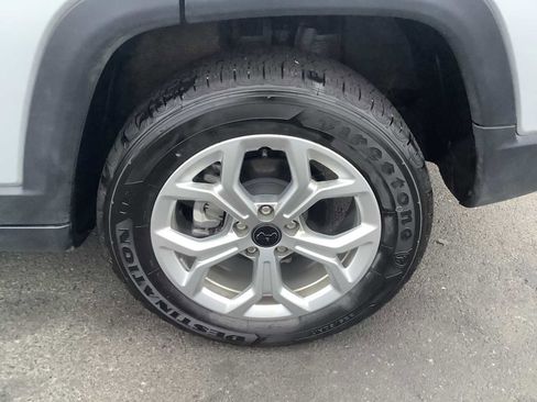 Used 2025 Jeep Compass Sport image 7