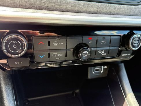 Used 2024 Jeep Compass Latitude AWD/4WD image 36