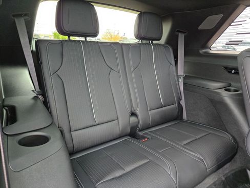 Certified 2026 Cadillac Vistiq Sport w/ LPO, Floor Liner Package image 31