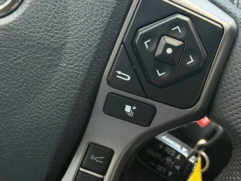 Used 2020 Toyota Tacoma SR5 AWD/4WD image 17