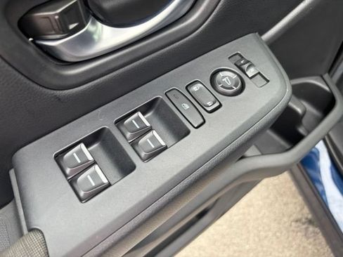 Used 2025 Honda Pilot Sport image 16
