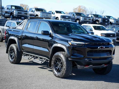 Used 2025 Chevrolet Colorado ZR2 w/ Midnight Edition image 2