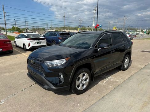 Used 2021 Toyota RAV4 XLE AWD/4WD image 5