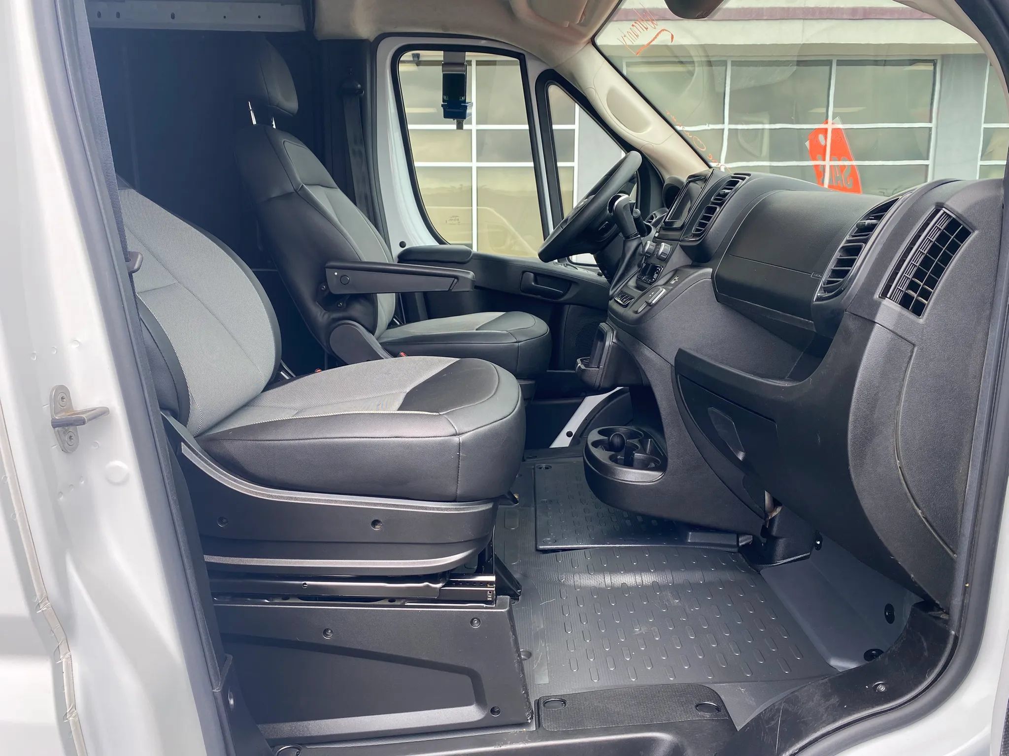 Used 2025 RAM ProMaster 2500 w/ Convenience Group FWD image 20