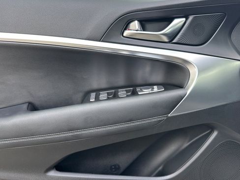 Used 2026 Genesis G70 2.5T image 12