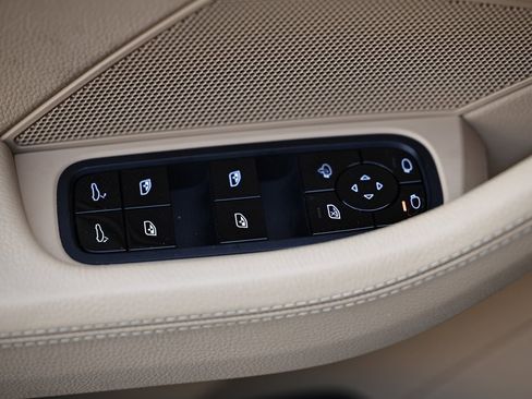 Used 2021 Porsche Panamera 4 image 22