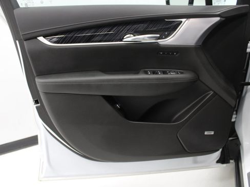 Certified 2024 Cadillac XT6 Premium Luxury image 15