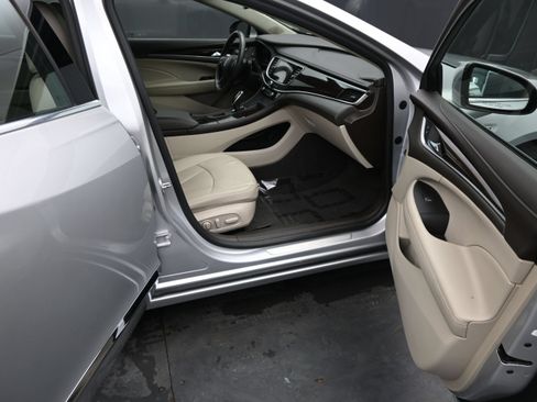 Used 2017 Buick LaCrosse Essence FWD image 13