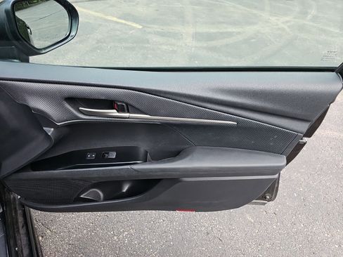 Used 2025 Toyota Camry SE FWD image 15