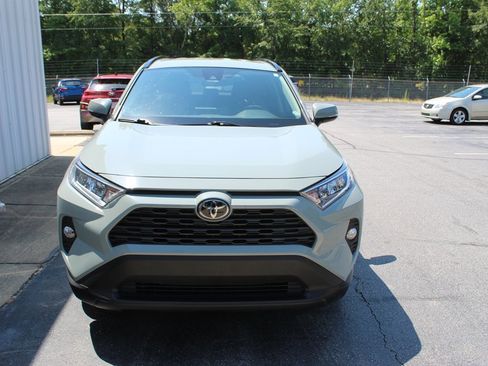 Used 2020 Toyota RAV4 XLE FWD image 11