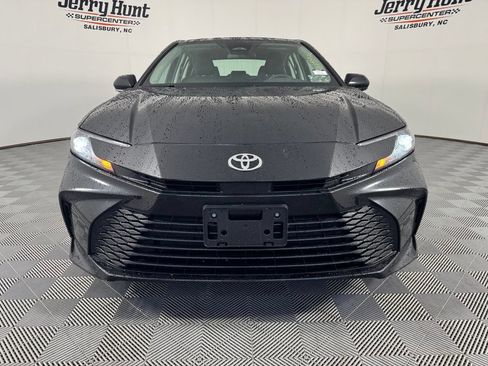 Used 2025 Toyota Camry LE FWD image 5