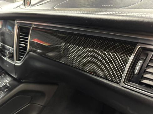 Used 2018 Porsche Macan Turbo image 12