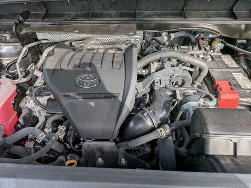 Used 2023 Toyota Highlander LE image 34