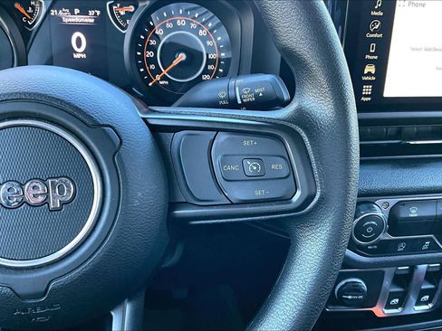 Used 2025 Jeep Wrangler Sport image 23