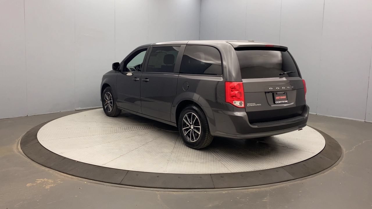 Used 2017 Dodge Grand Caravan SE FWD image 3