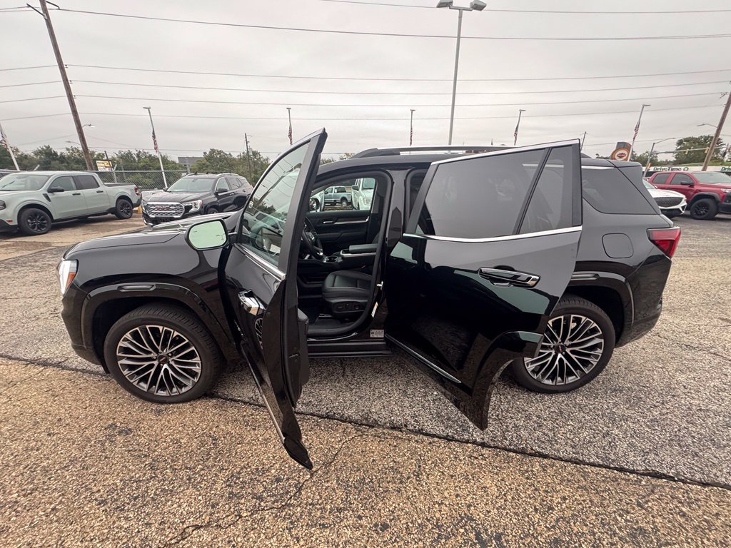 Used 2026 GMC Terrain Denali w/ LPO, Black Badging Package AWD/4WD image 4