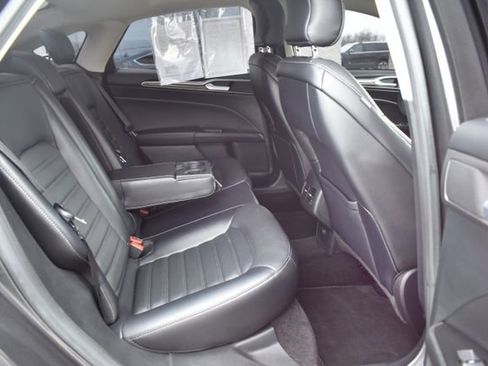 Used 2017 Ford Fusion SE image 36