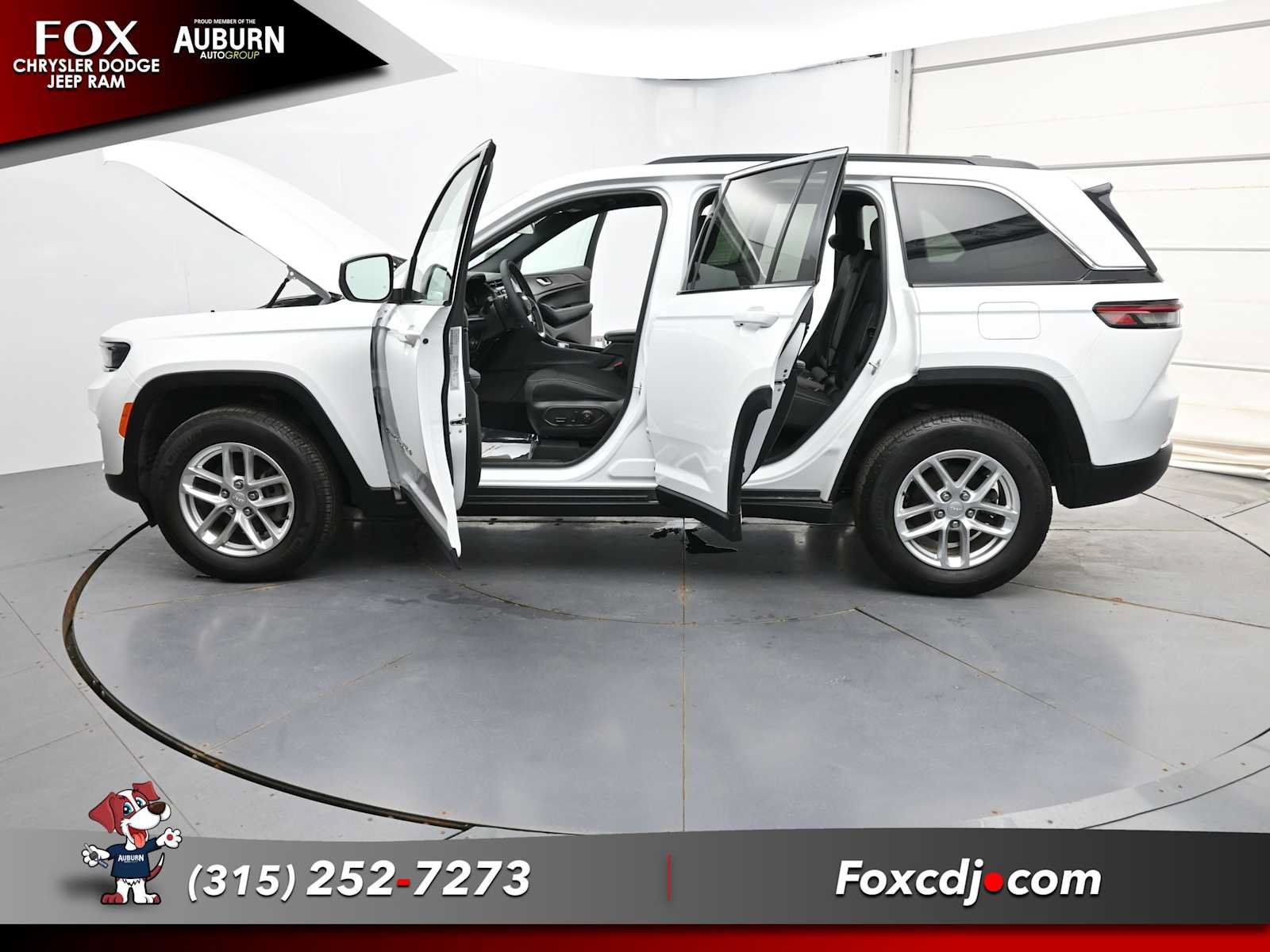 Used 2025 Jeep Grand Cherokee Laredo X w/ Luxury Tech Group I AWD/4WD image 39
