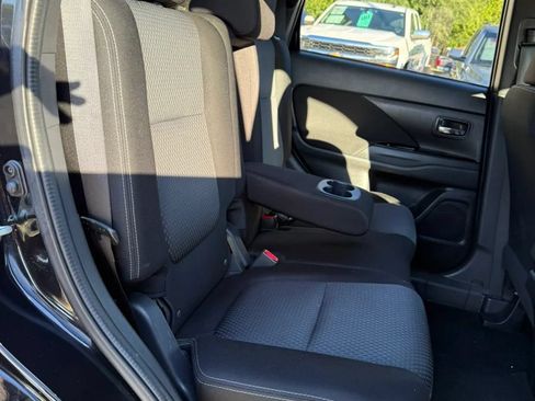 Used 2018 Mitsubishi Outlander LE AWD/4WD image 17