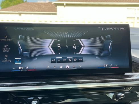 Used 2025 BMW X7 M60i AWD/4WD image 48
