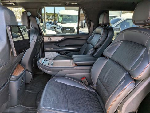 Used 2025 Lincoln Navigator L Black Label image 16