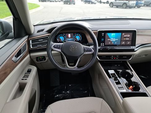Certified 2026 Volkswagen Atlas SE w/ Black Wheel Package FWD image 16
