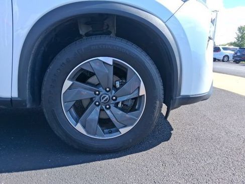 Used 2024 Nissan Rogue SV FWD image 5