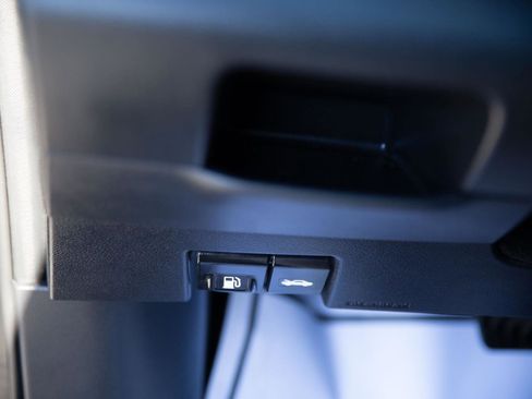 Used 2024 Nissan Kicks SV image 17