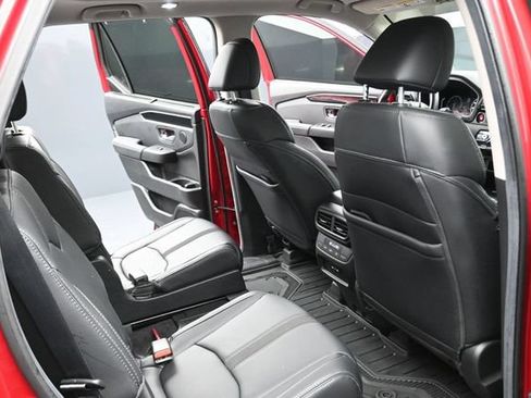 Used 2025 Honda Pilot Touring image 21