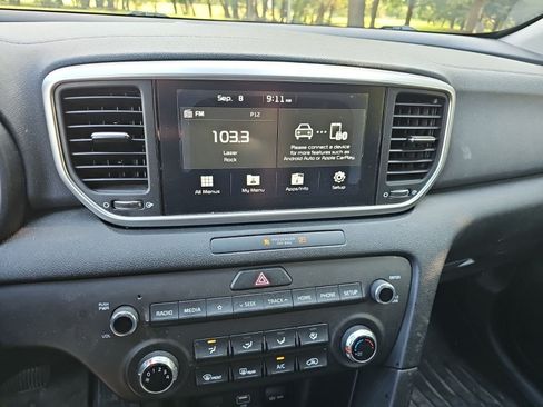 Used 2020 Kia Sportage LX AWD/4WD image 18