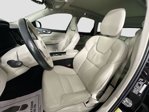 Used 2020 Volvo XC60 T6 Momentum w/ Protection Package Premier image 23