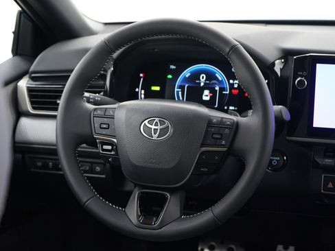 Used 2025 Toyota Camry SE w/ Multimedia Upgrade Package AWD/4WD image 14