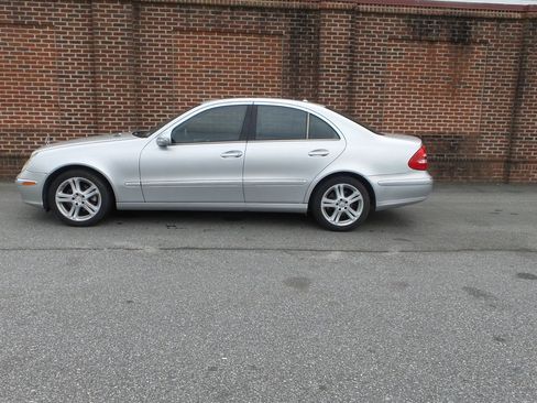 Used 2006 Mercedes-Benz E 350 Sedan image 22