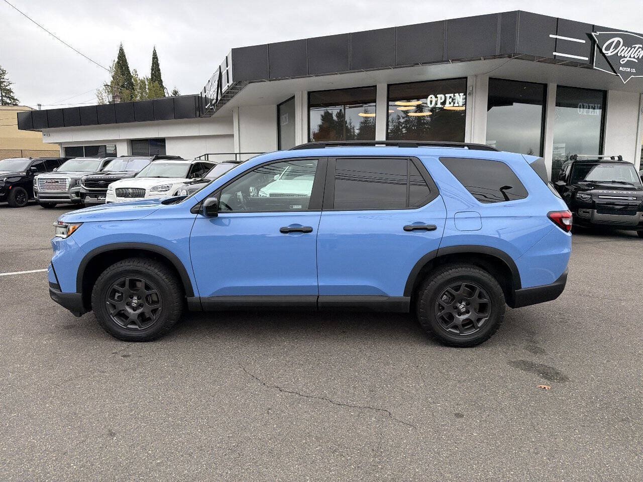 Used 2024 Honda Pilot TrailSport image 2