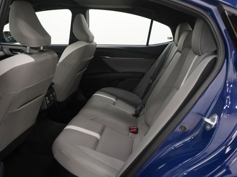 Used 2025 Toyota Camry SE image 12