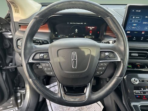 Used 2022 Lincoln Nautilus Reserve image 11