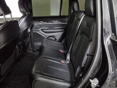 Used 2022 Jeep Grand Cherokee Overland w/ Luxury Tech Group IV image 32