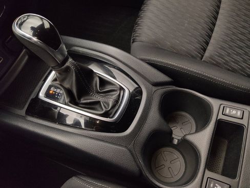 Used 2019 Nissan Rogue SV image 26