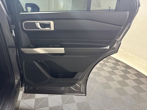 Used 2023 Ford Explorer XLT w/ Equipment Group 202A AWD/4WD image 17