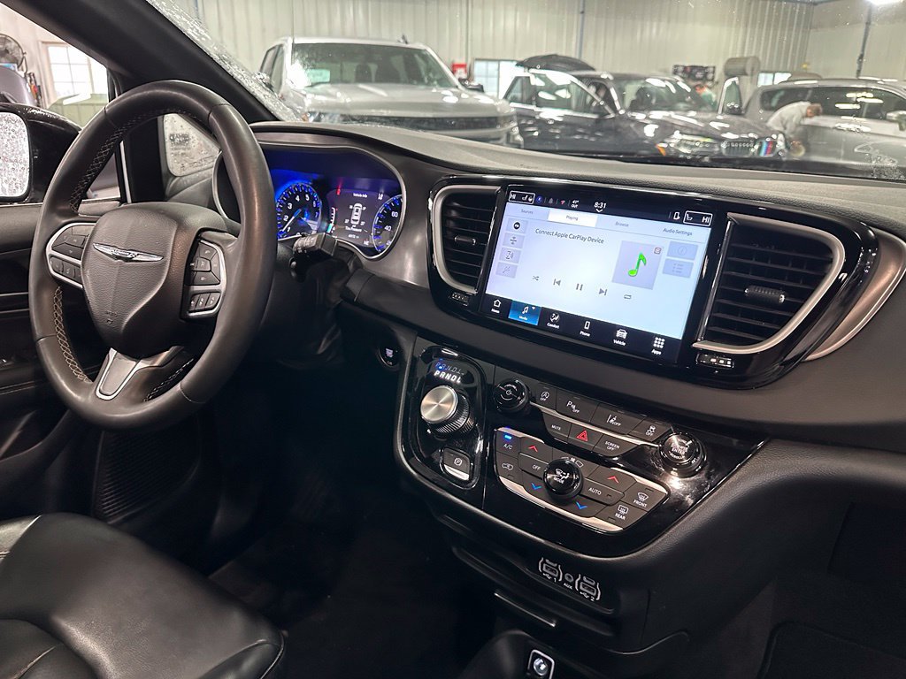 Used 2025 Chrysler Pacifica Select FWD image 31