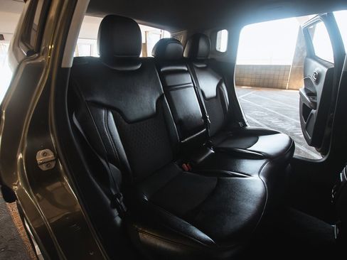 Used 2019 Jeep Compass Latitude image 16