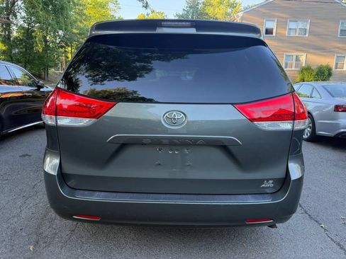 Used 2012 Toyota Sienna LE w/ Towing Pkg AWD/4WD image 5