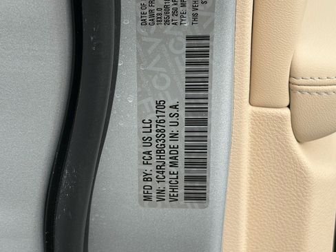 Used 2025 Jeep Grand Cherokee Limited w/ Trailer Tow Package AWD/4WD image 34