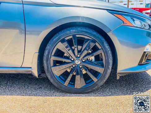 Used 2022 Nissan Altima 2.5 SR w/ Midnight Edition Package FWD image 11