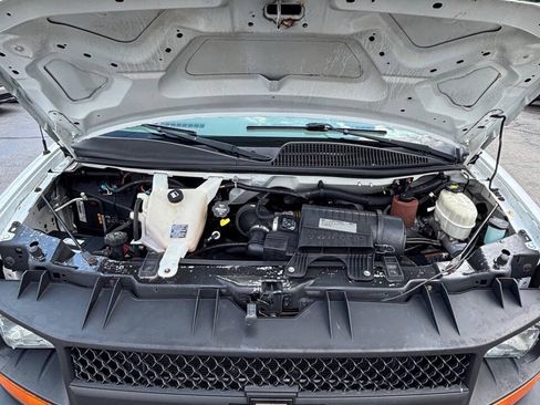 Used 2017 Chevrolet Express 2500 RWD image 26