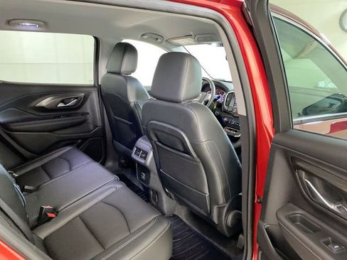 Used 2023 GMC Terrain SLT image 32